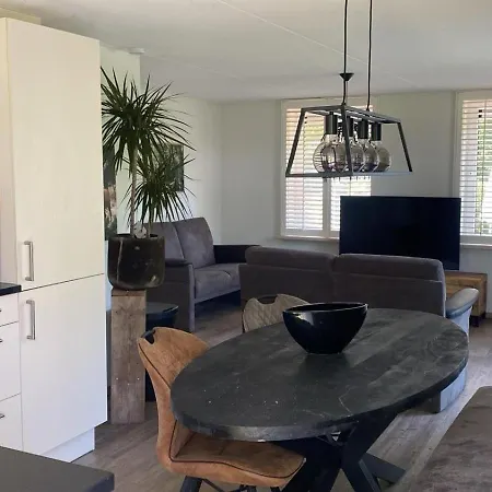 Eendje 2 I Luxe Recreatiewoning Met Hottub Holiday home Ermelo